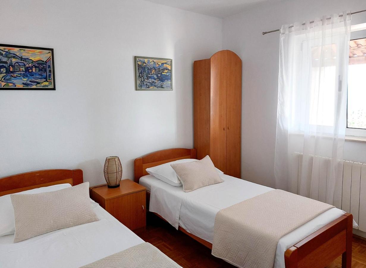 Apartments Natalia Supetar Ngoại thất bức ảnh