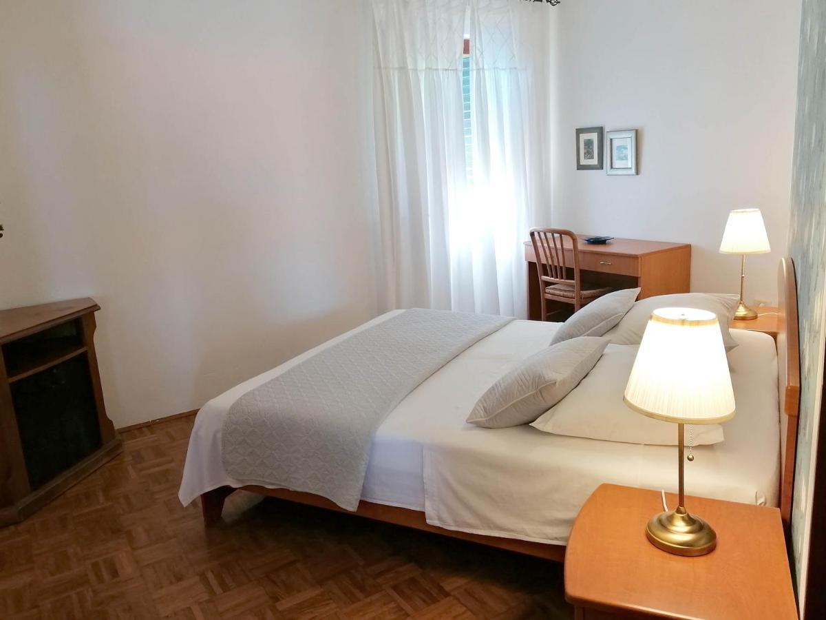 Apartments Natalia Supetar Ngoại thất bức ảnh