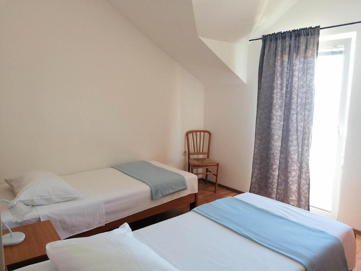 Apartments Natalia Supetar Ngoại thất bức ảnh