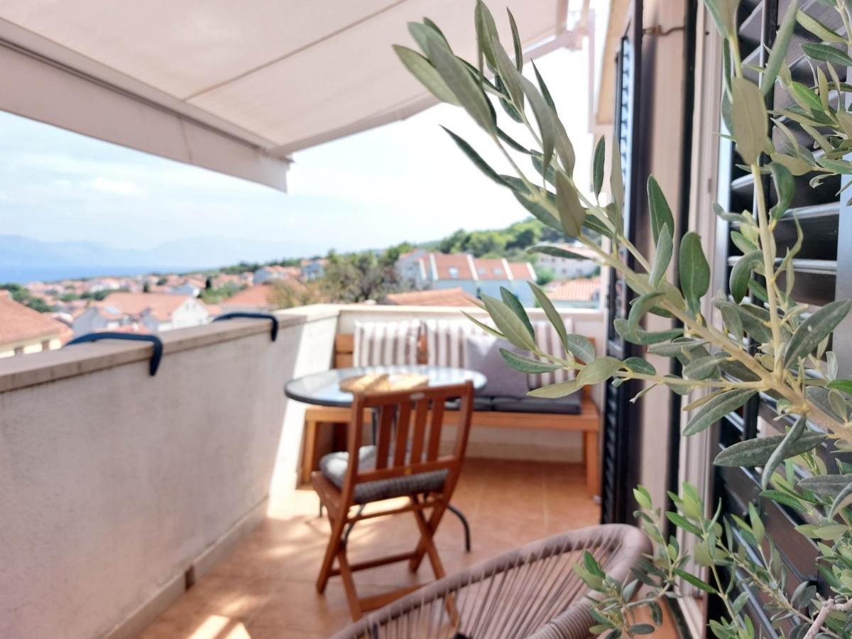 Apartments Natalia Supetar Ngoại thất bức ảnh
