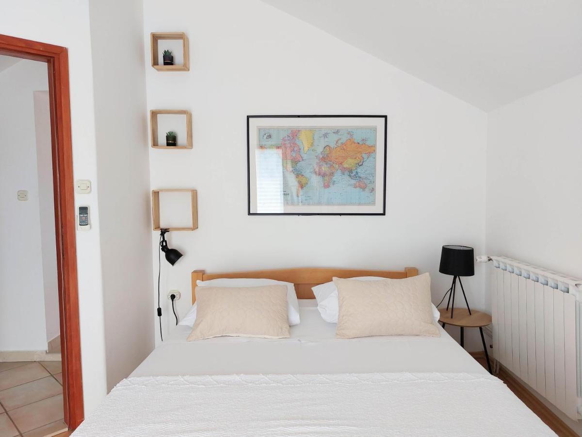 Apartments Natalia Supetar Ngoại thất bức ảnh