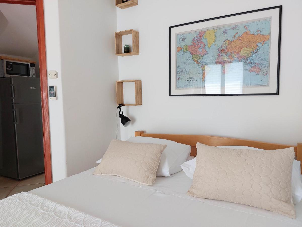 Apartments Natalia Supetar Ngoại thất bức ảnh