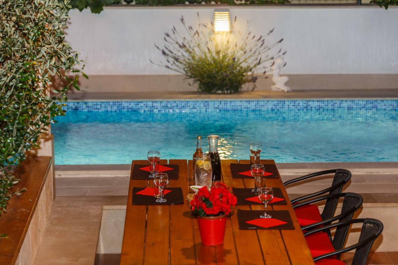Apartments Natalia Supetar Ngoại thất bức ảnh